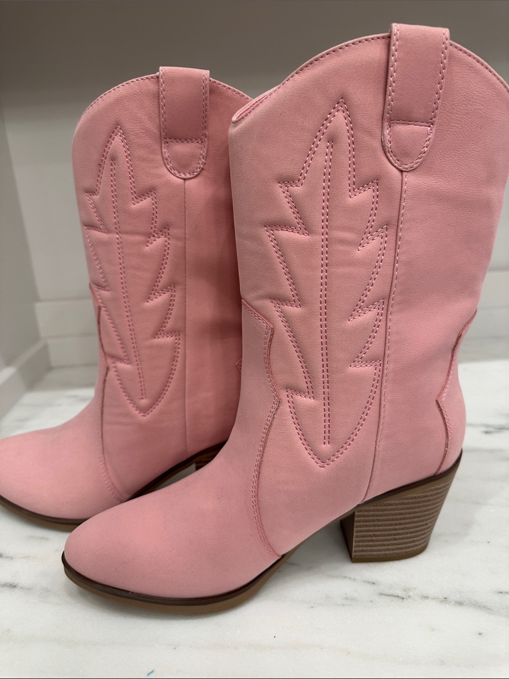 Pink Lily size 8 Women's Western Cowgirl Boots - Stylish Mid Heel. Like new
